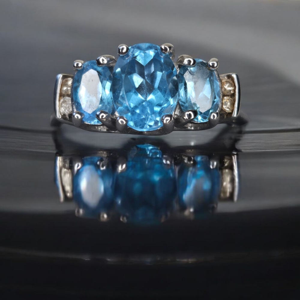 10K White Gold Blue Topaz Trio With Diamonds Beautiful Ring Size 7 Weight 3.44g